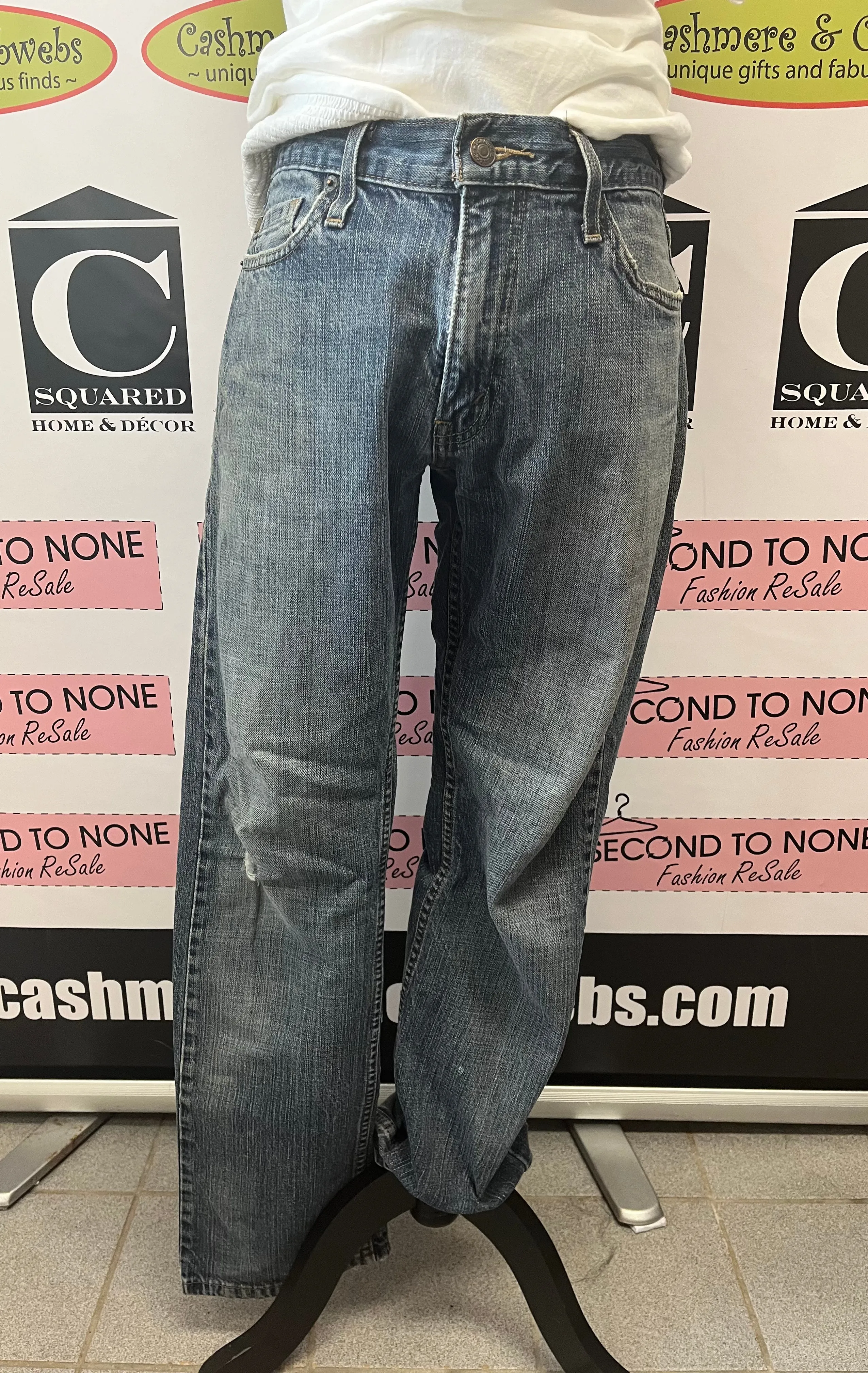 Levi’s Signature Distressed Jeans (Size 30x30)