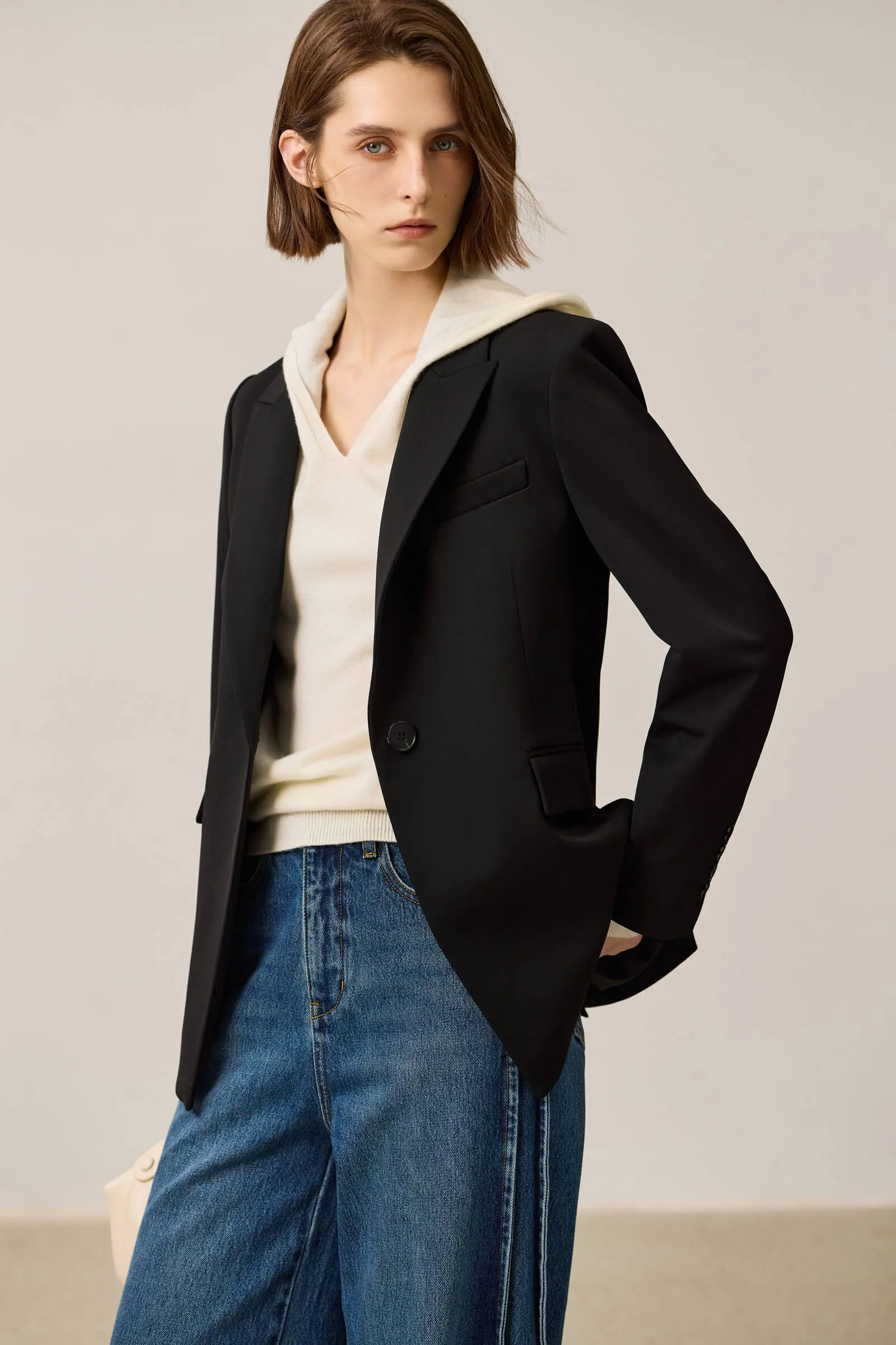 LILY Broad Shoulder Versatile Black Blazer
